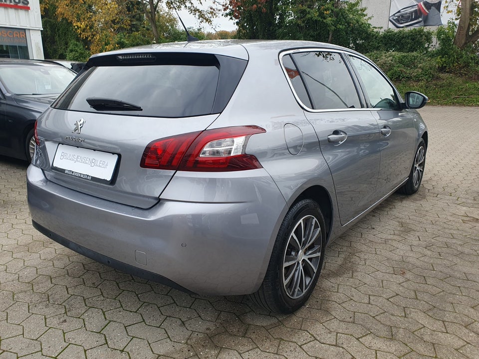 Peugeot 308 1,2 e-THP 130 Style 5d