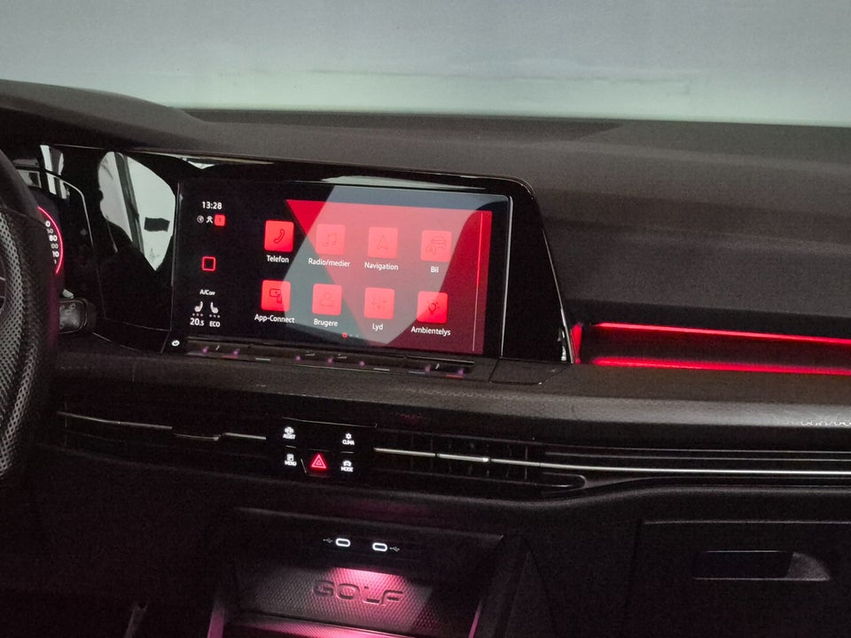 VW Golf VIII 1,4 GTE DSG 5d