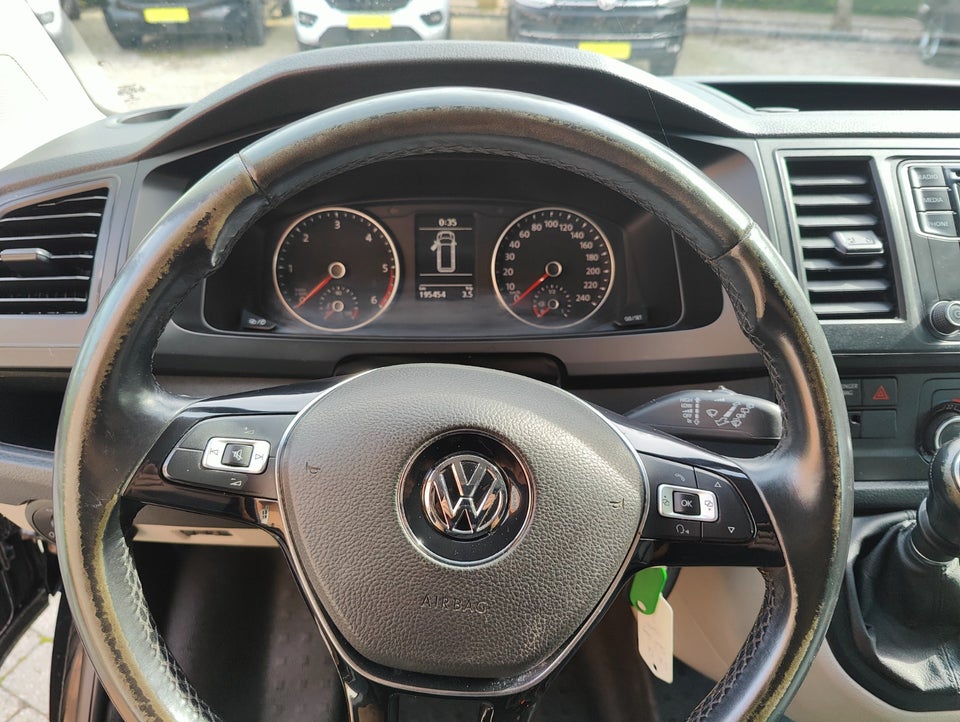 VW Transporter 2,0 TDi 102 Kassevogn lang