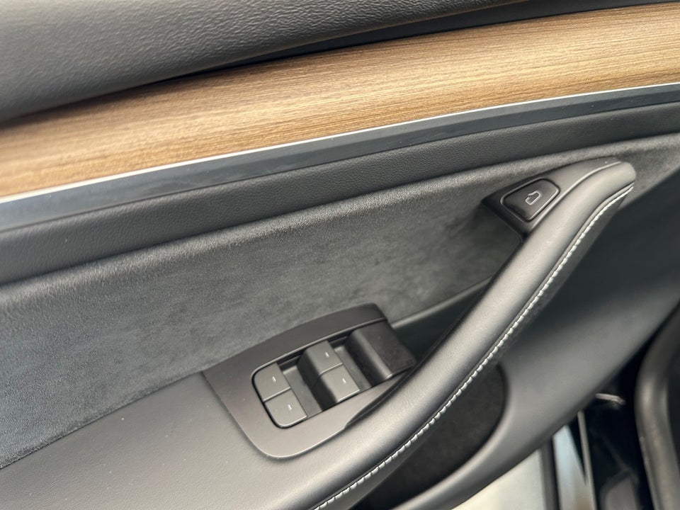 Tesla Model Y RWD 5d
