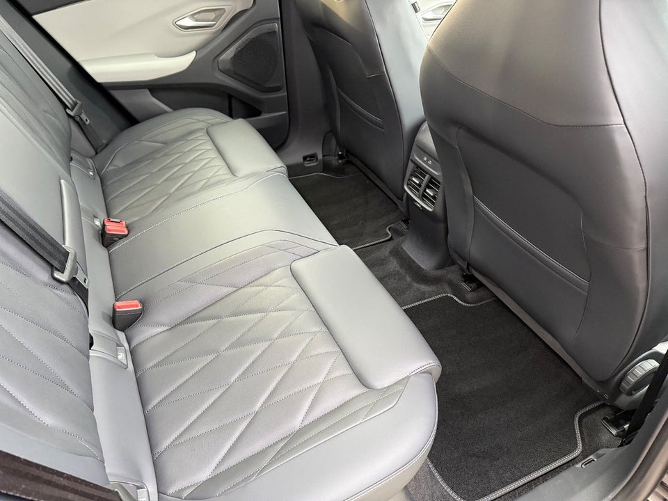 Ford Explorer 82 Premium Extended Range 5d