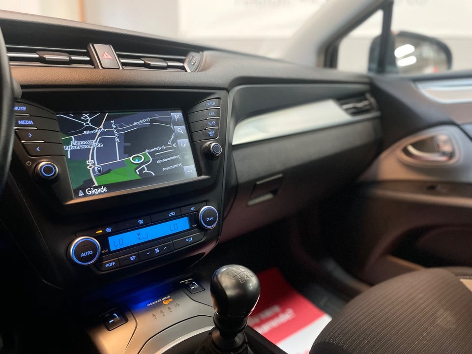 Toyota Avensis 1,8 VVT-i T2 Premium Touring Sports 5d