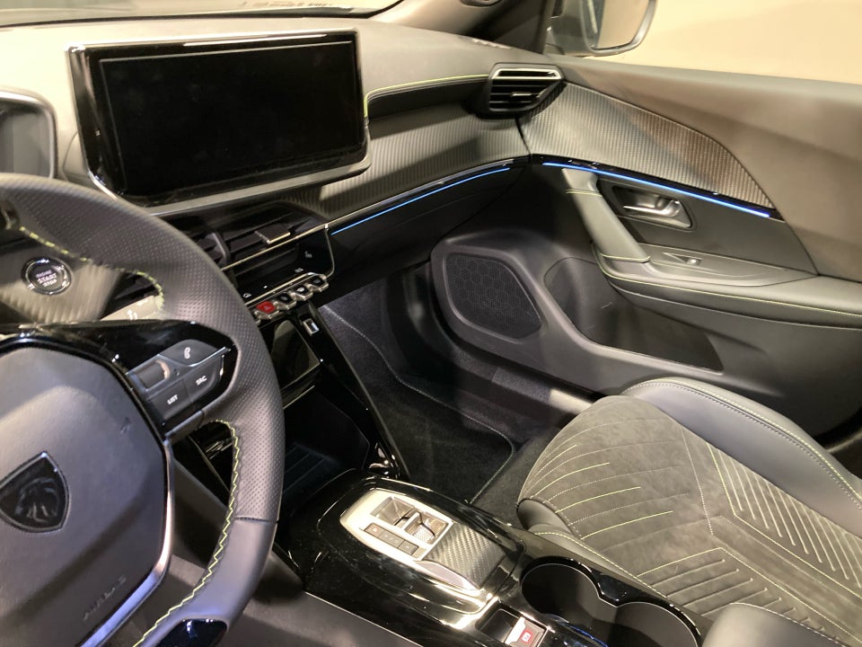 Peugeot e-2008 54 GT 5d