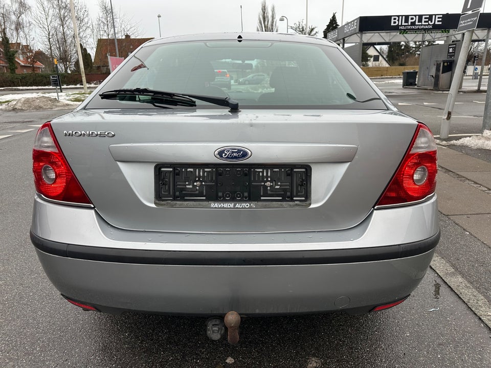 Ford Mondeo 1,8 125 Ambiente 4d