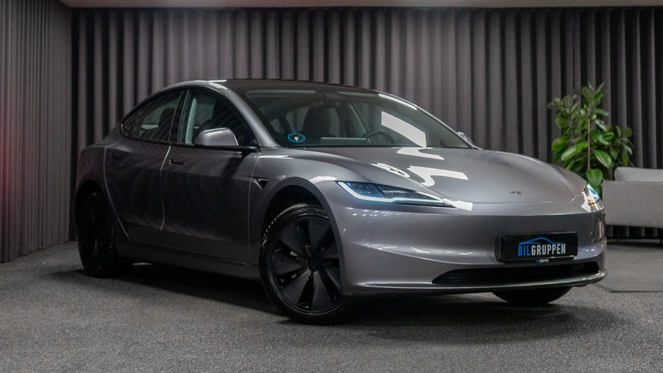 Tesla Model 3 RWD 4d