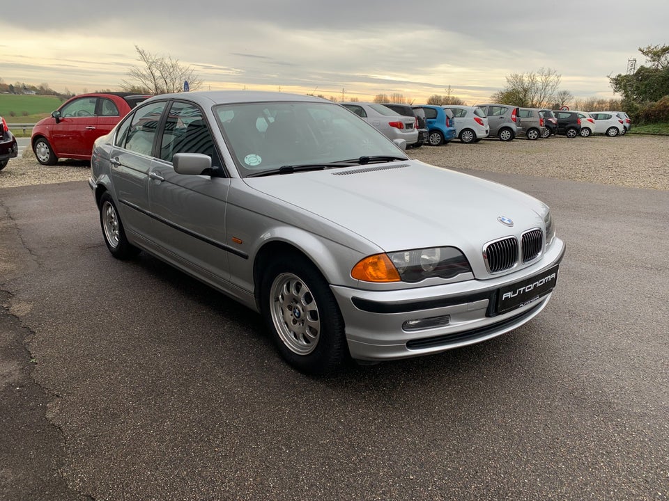 BMW 320i 2,2 aut. 4d