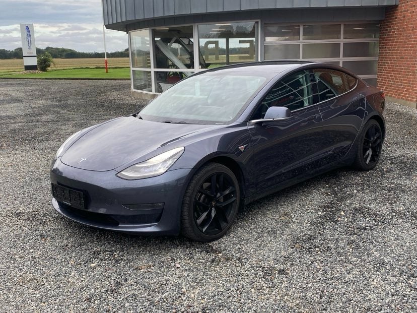 Tesla Model 3 Long Range AWD 4d