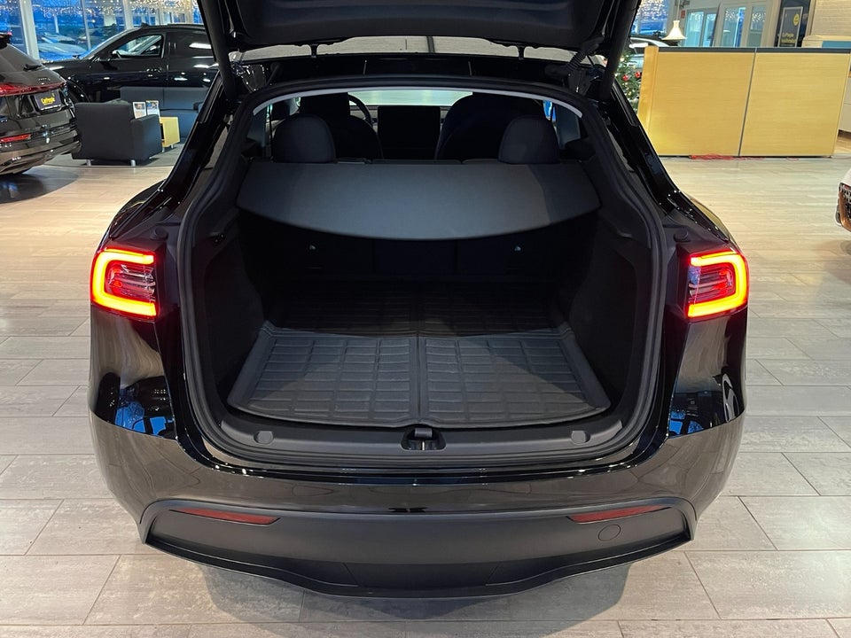 Tesla Model Y RWD 5d