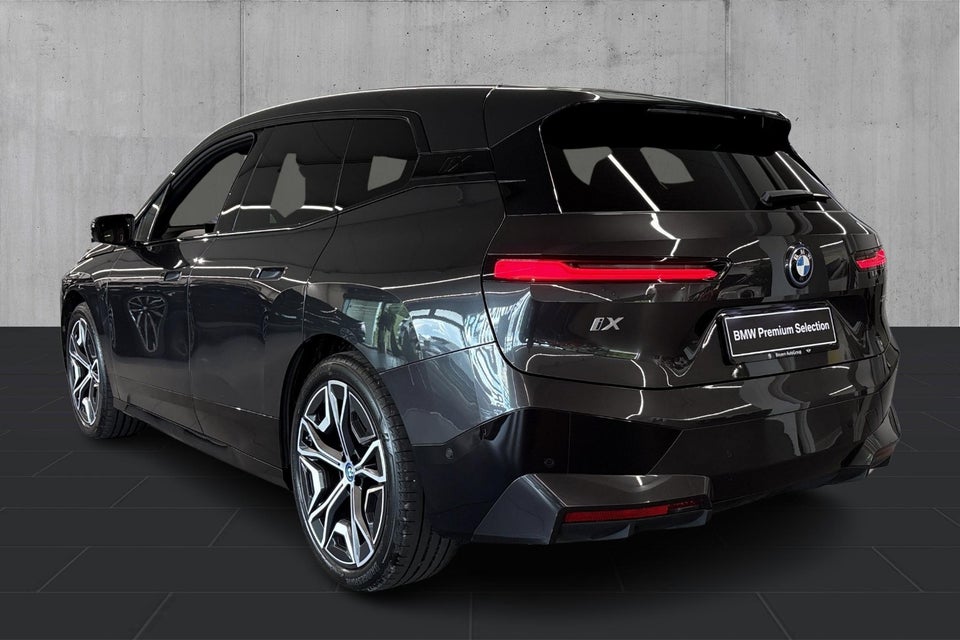 BMW iX xDrive40 Fully Charged 5d