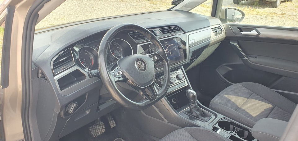VW Touran 1,6 TDi 115 Comfortline DSG 7prs 5d