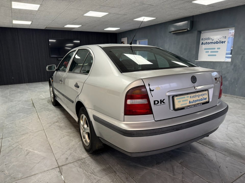 Skoda Octavia 1,6 LX Combi aut. 5d
