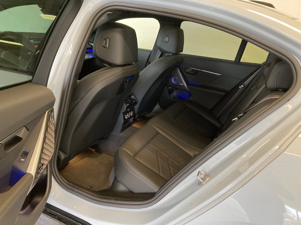 BMW i5 M60 xDrive 4d