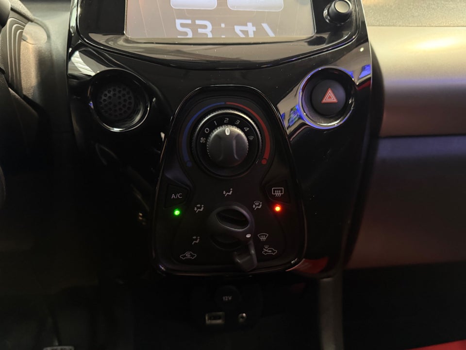 Peugeot 108 1,0 e-VTi 69 Allure 5d