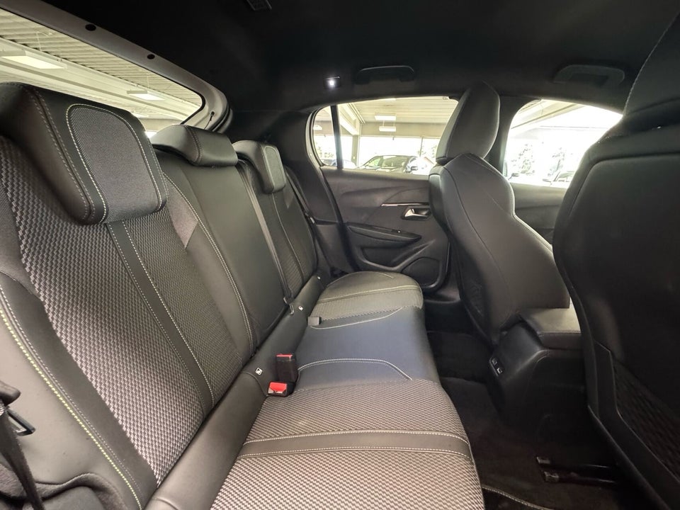 Peugeot e-208 54 GT 5d