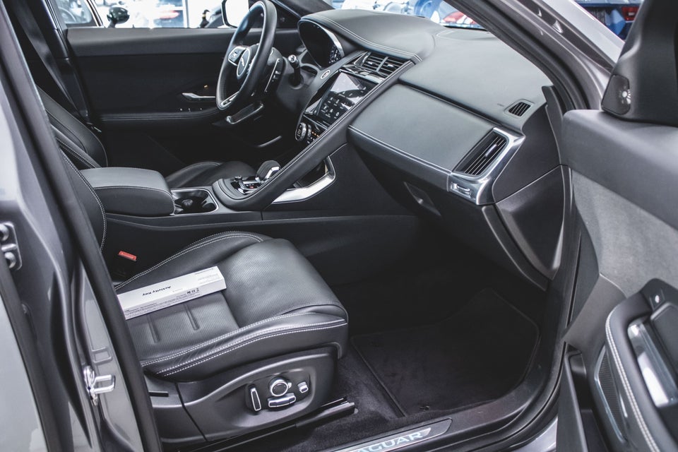 Jaguar E-Pace 1,5 P300e R-Dynamic SE aut. 5d