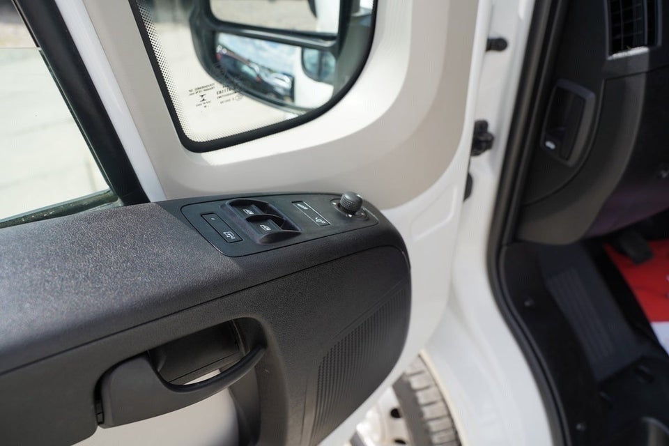 Peugeot Boxer 333 2,0 BlueHDi 130 L3H2 Premium+