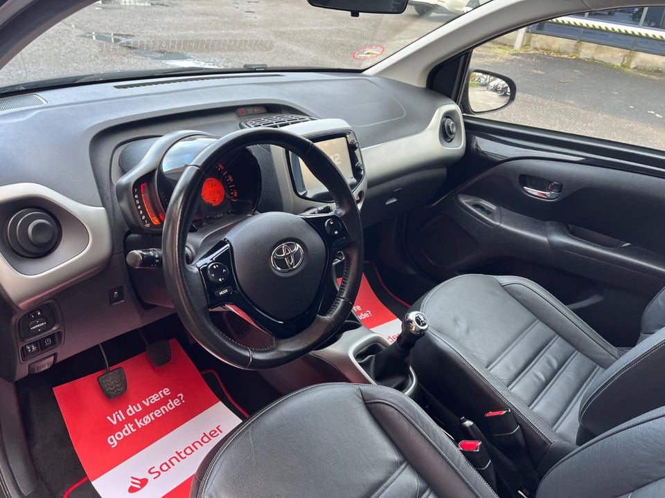 Toyota Aygo 1,0 VVT-i x-black II 5d