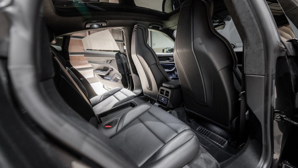 Porsche Taycan Turbo Performance+ 4d