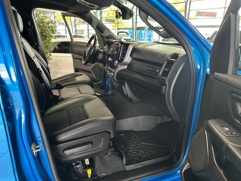 Dodge RAM 1500 5,7 V8 Hemi Big Horn Night aut. 4d