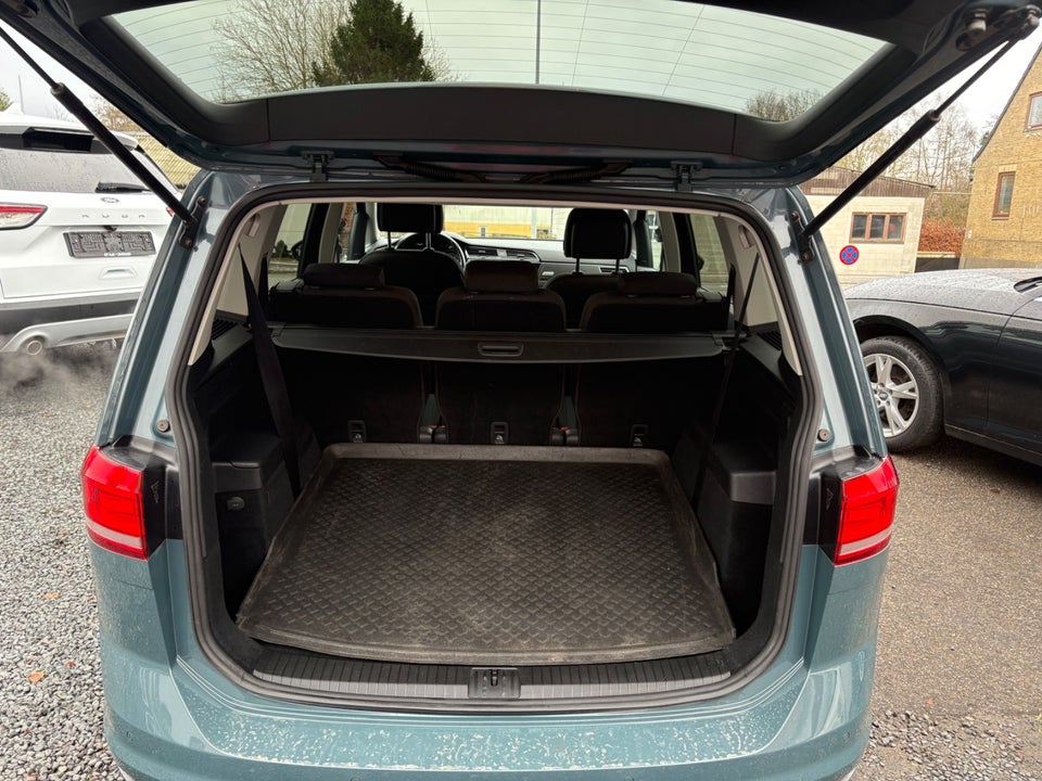 VW Touran 1,6 TDi 115 IQ.Drive 7prs 5d