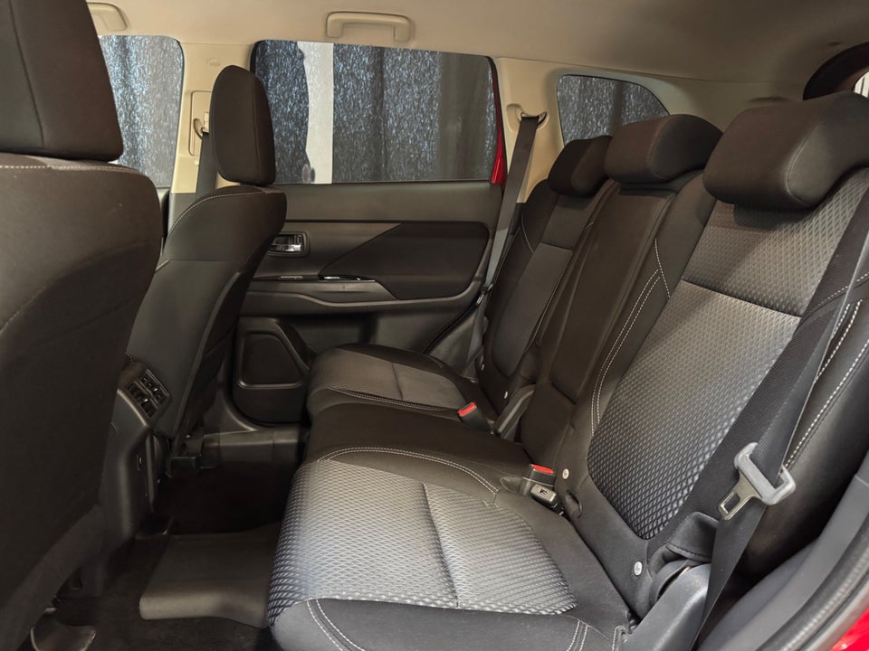 Mitsubishi Outlander 2,4 PHEV Intense CVT 4WD 5d