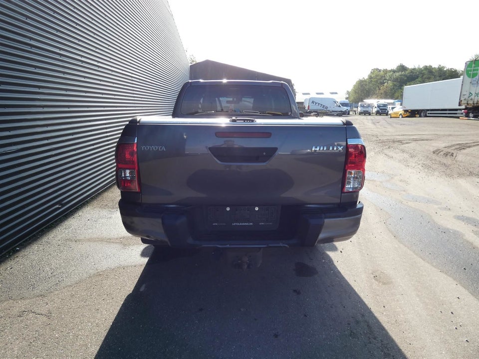 Toyota HiLux 2,4 D-4D Black Edition aut. 4x4 4d