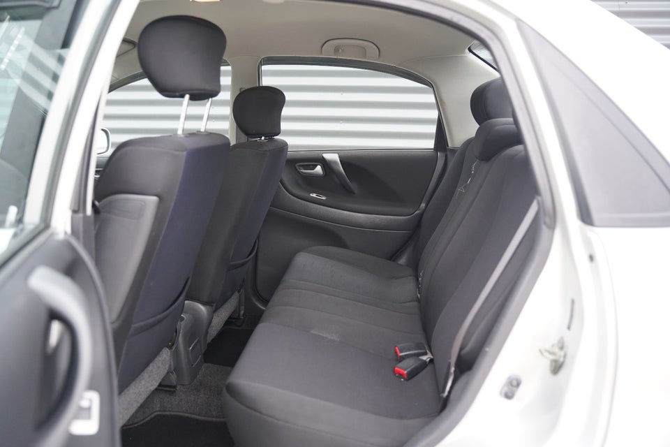 Suzuki Liana 1,6  4d