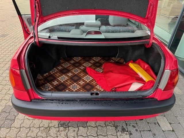 Toyota Corolla 1,3 Terra 4d