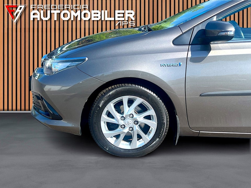 Toyota Auris 1,8 Hybrid H2 Comfort CVT 5d