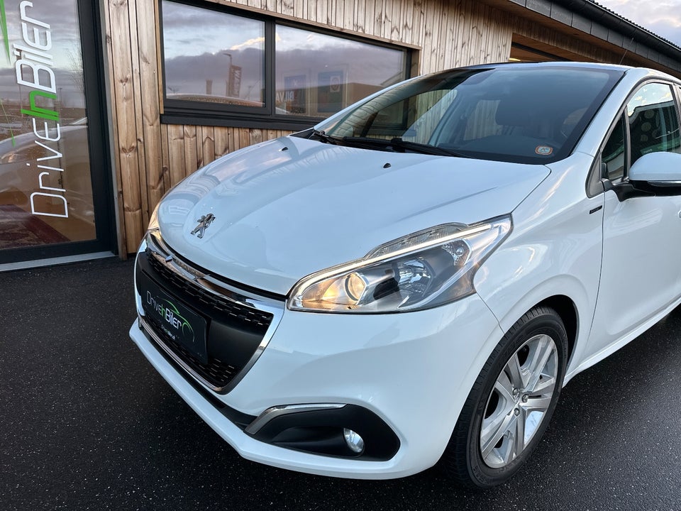 Peugeot 208 1,2 PureTech 110 Signature Sky Van 5d
