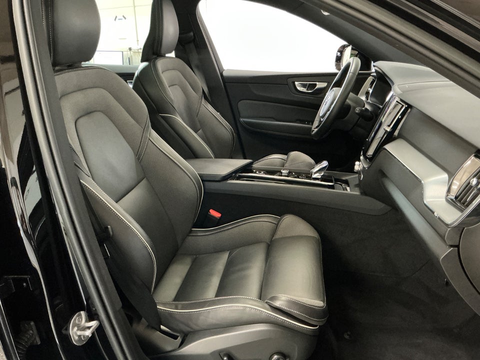 Volvo XC60 2,0 T6 ReCharge Plus Dark aut. AWD 5d