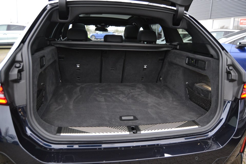 BMW i5 M60 Touring xDrive 5d