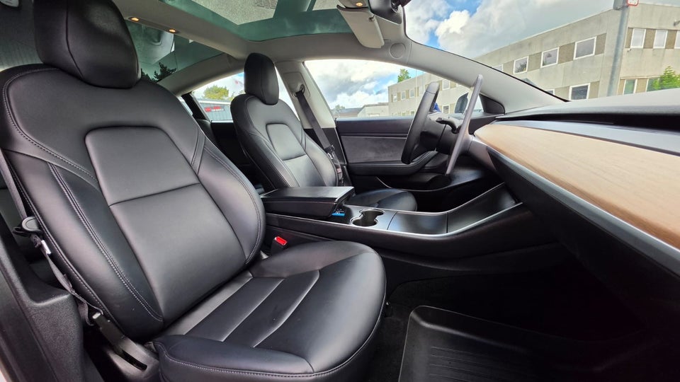 Tesla Model 3 Long Range AWD 4d