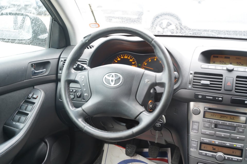 Toyota Avensis 1,8 VVT-i Terra stc. 5d
