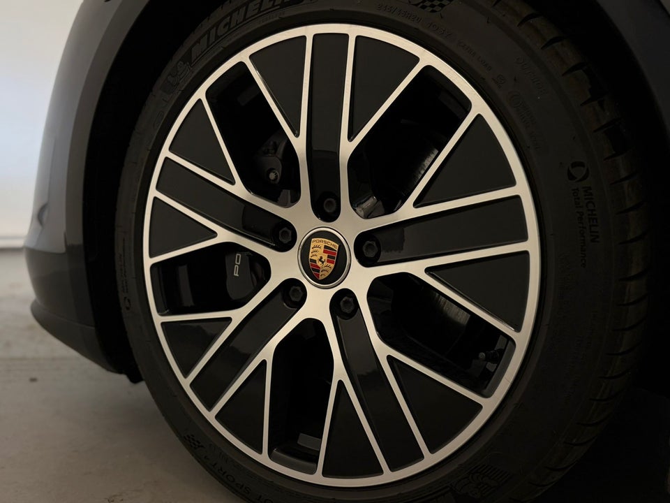 Porsche Taycan 4d