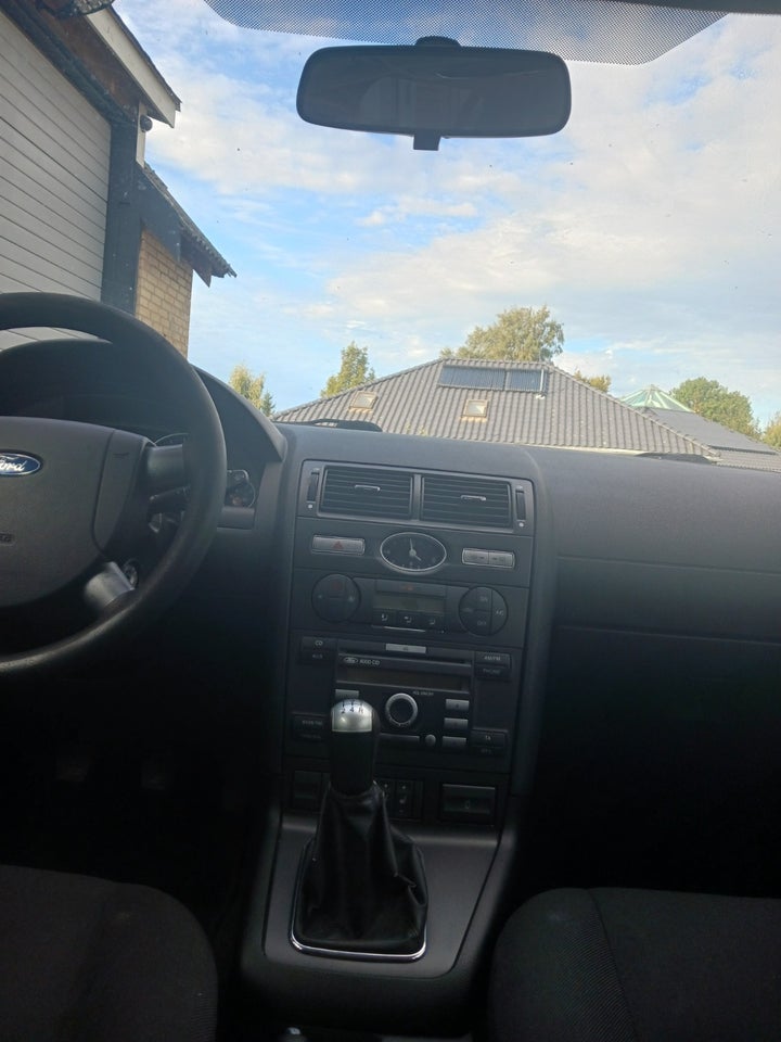 Ford Mondeo 1,8 110 Ambiente stc. 5d