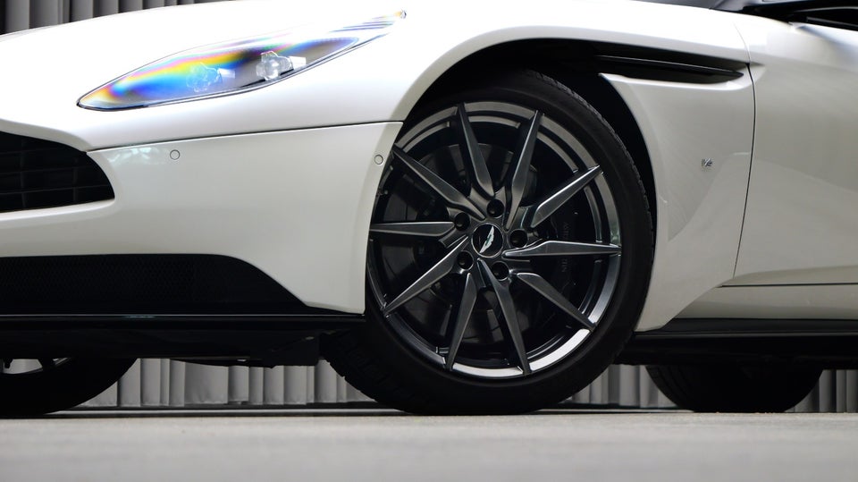 Aston Martin DB11 5,2 V12 Coupé aut. 2d