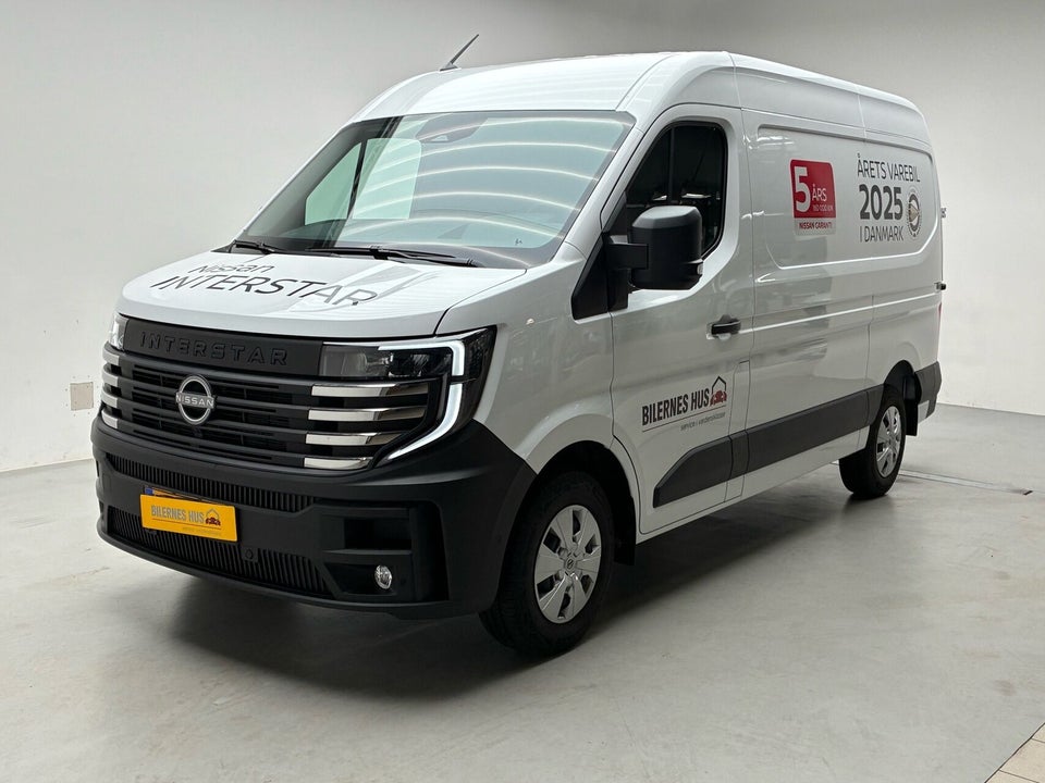 Nissan Interstar 87 L2H2 Tekna Van