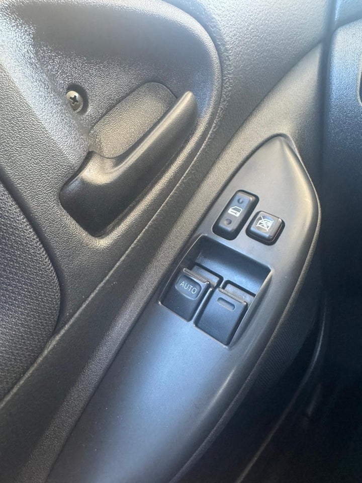 Toyota Yaris 1,0 Sol MMT 5d