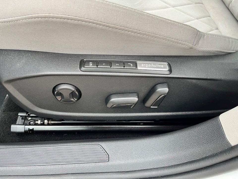 VW Golf VIII 2,0 TDi 150 Style DSG Van 5d