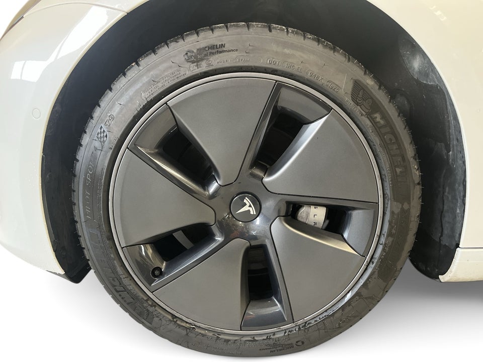 Tesla Model 3 Standard Range+ RWD 4d