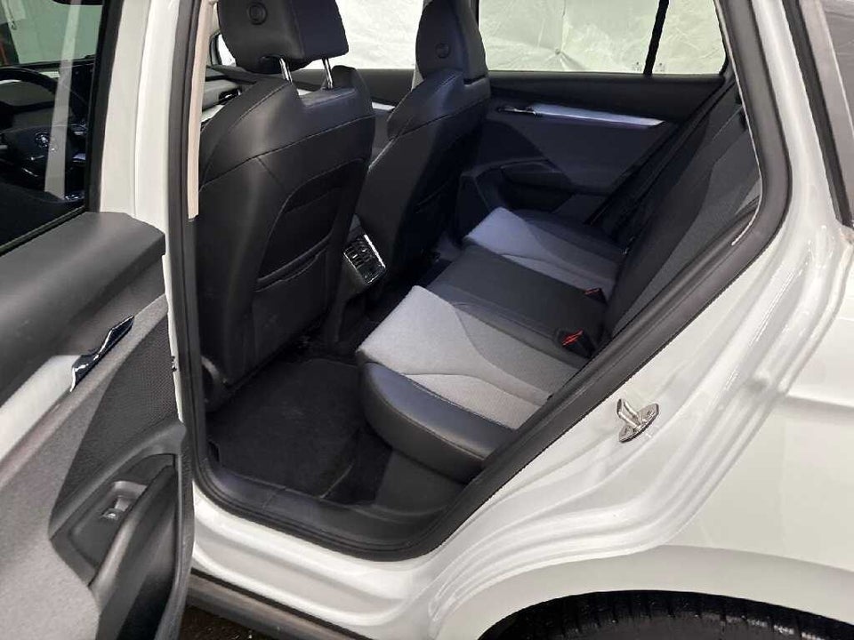 Skoda Enyaq 80 iV Plus Loft 5d