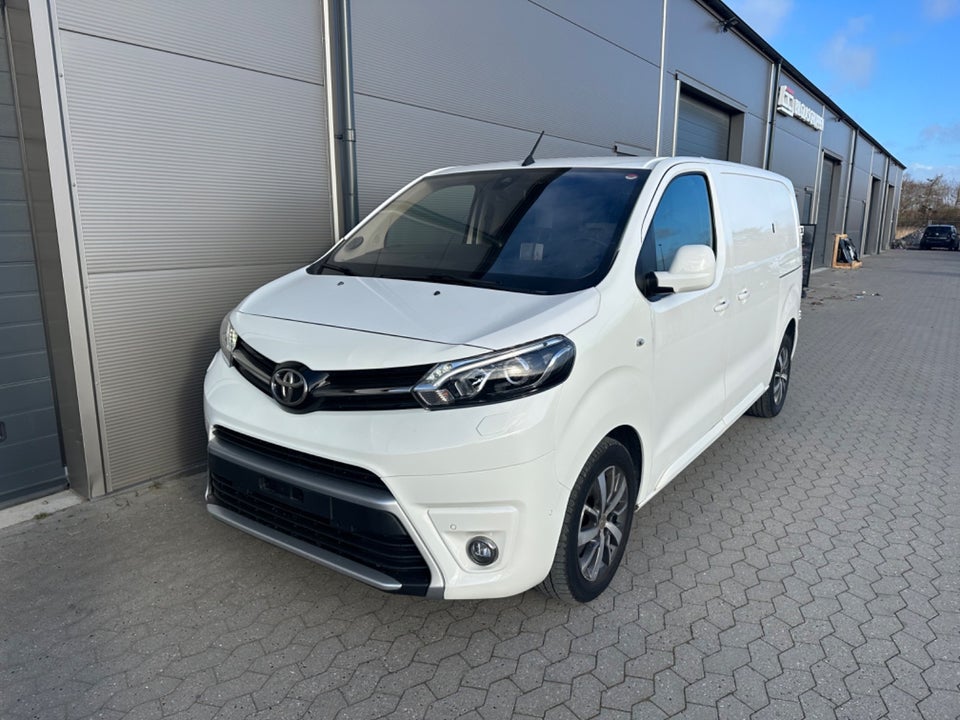 Toyota ProAce 2,0 D 177 Medium Comfort Master aut. 5d