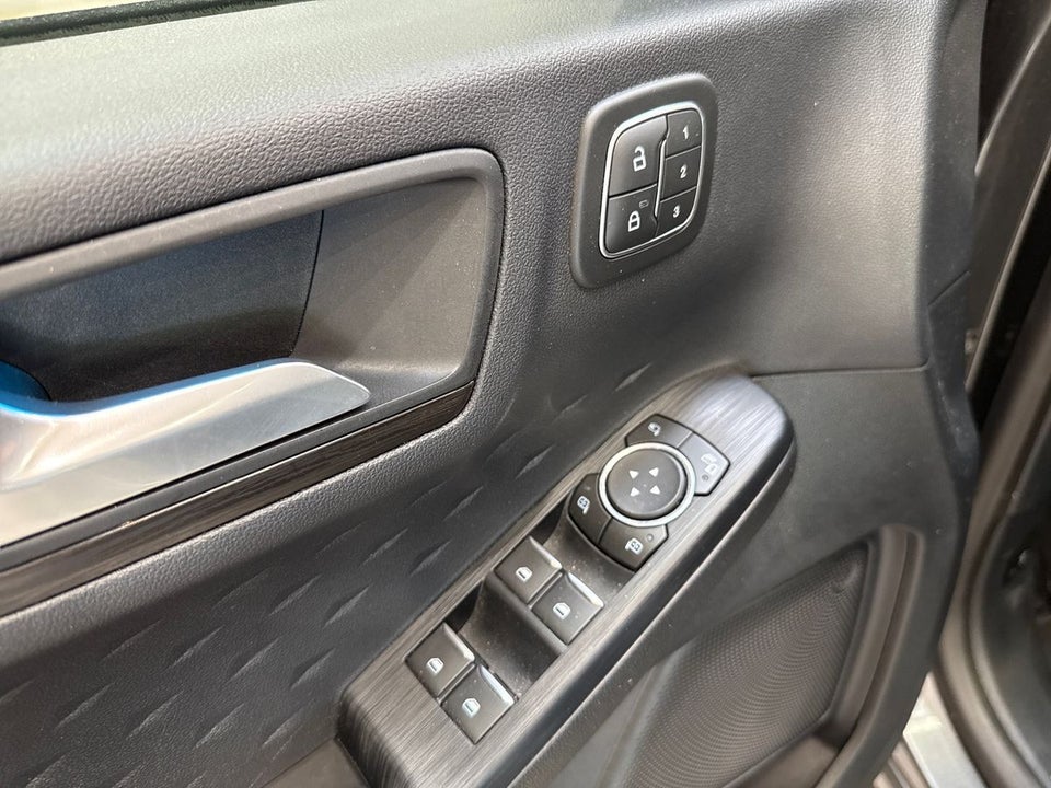 Ford Kuga 2,5 PHEV Vignale CVT 5d