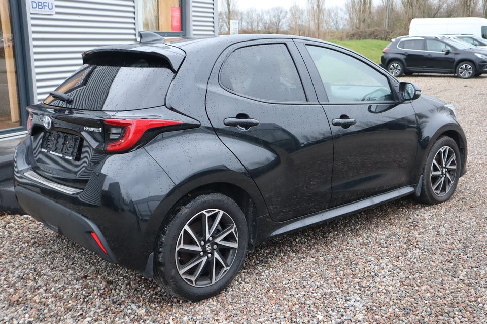 Toyota Yaris 1,5 Hybrid Active Tech Design e-CVT 5d