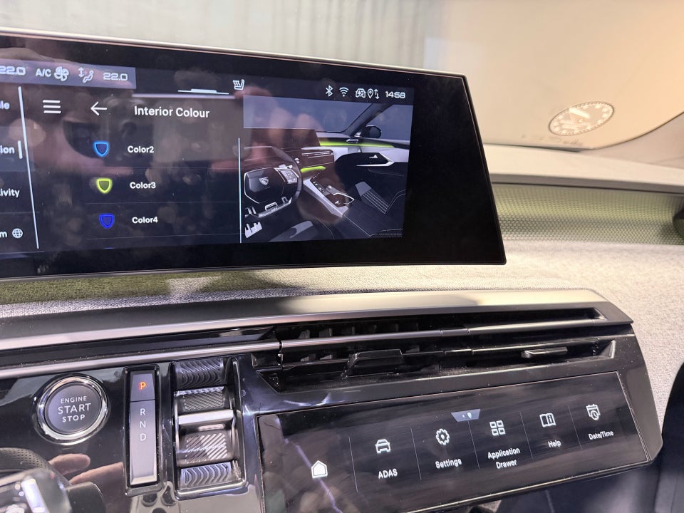 Peugeot e-3008 77 GT 5d