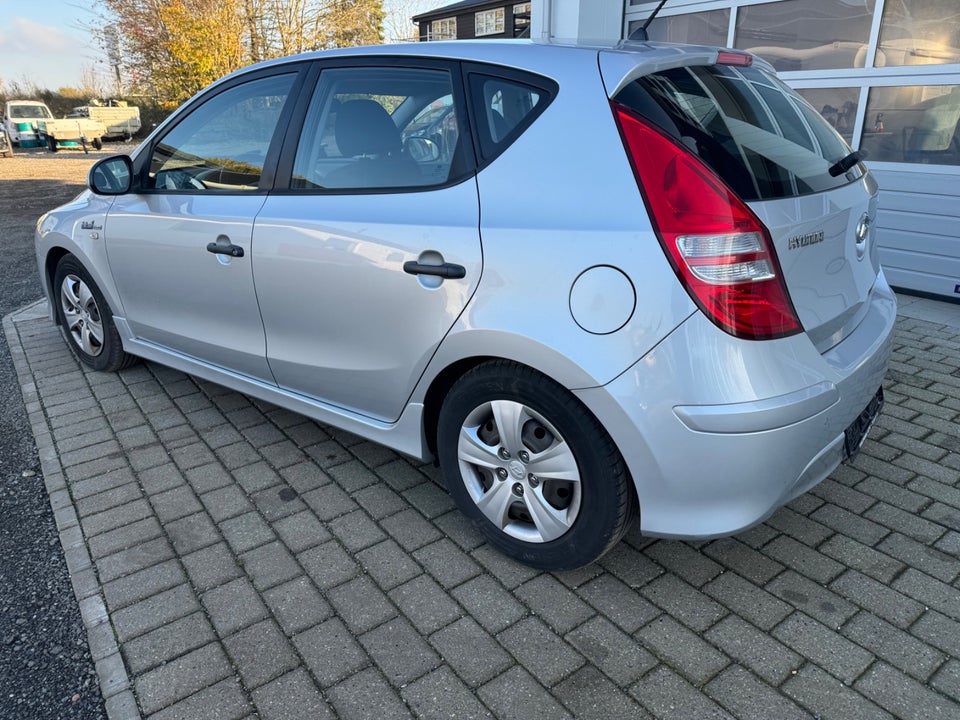 Hyundai i30 1,6 CRDi 90 Classic Sense+ Eco 5d