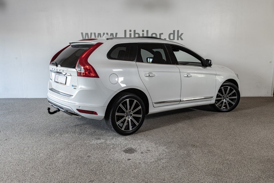 Volvo XC60 2,4 D5 220 Summum aut. AWD 5d