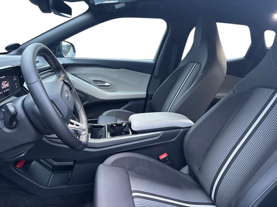 Ford Capri 82 Select Extended Range 5d