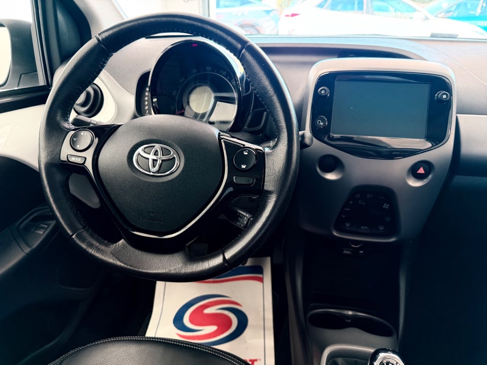 Toyota Aygo 1,0 VVT-i x-press 5d